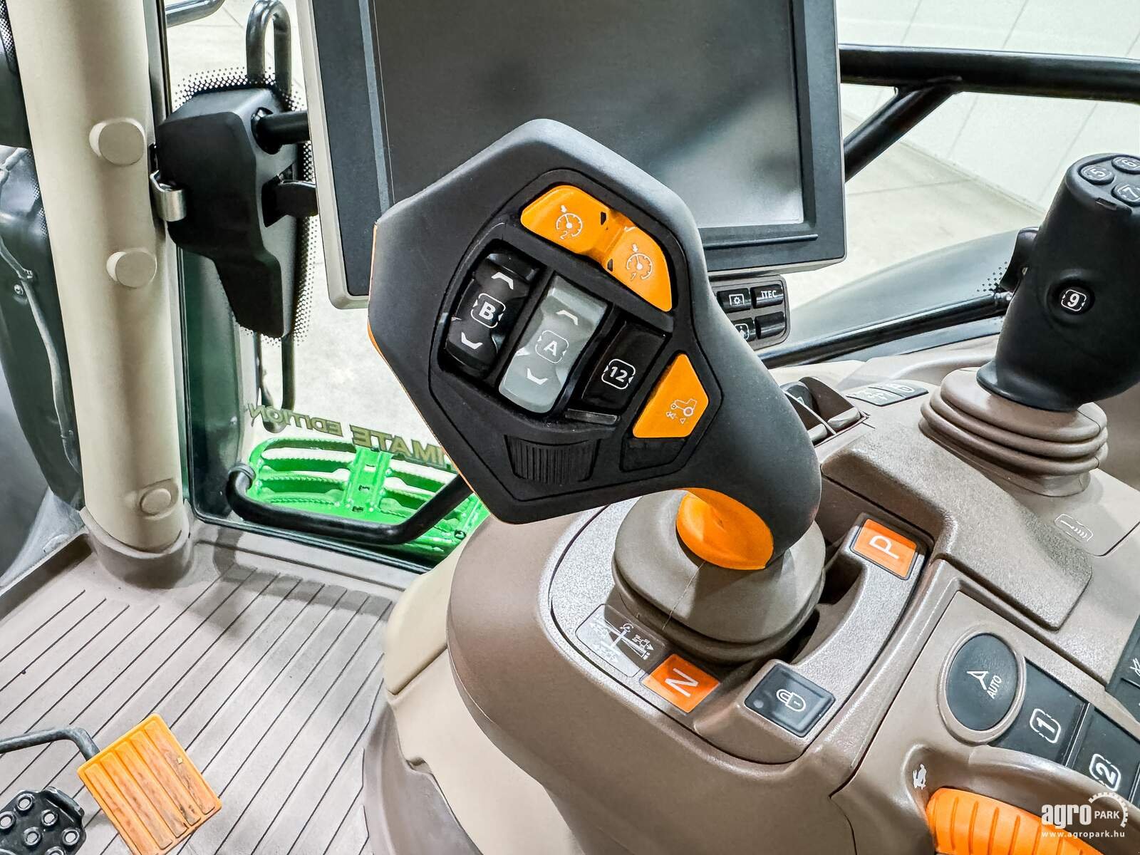 Traktor del tipo John Deere 6215R, Gebrauchtmaschine en Csengele (Imagen 17)