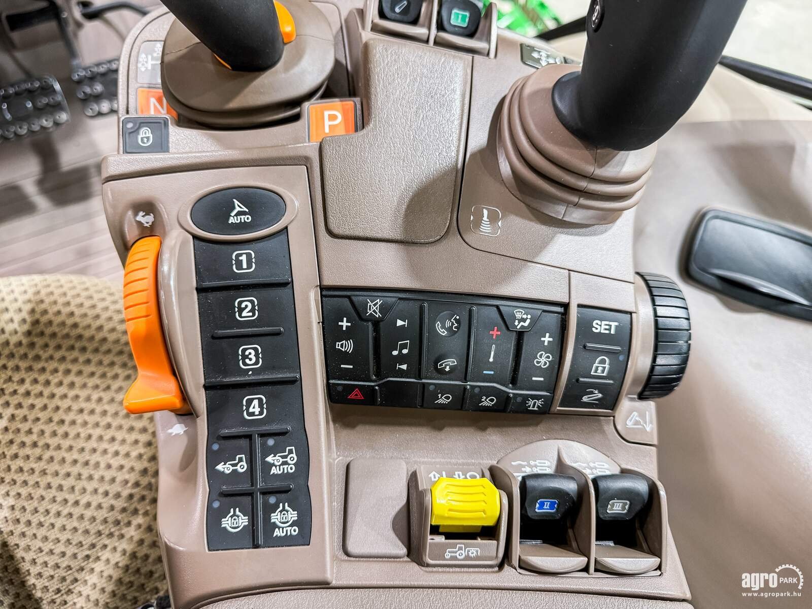 Traktor del tipo John Deere 6215R, Gebrauchtmaschine en Csengele (Imagen 18)