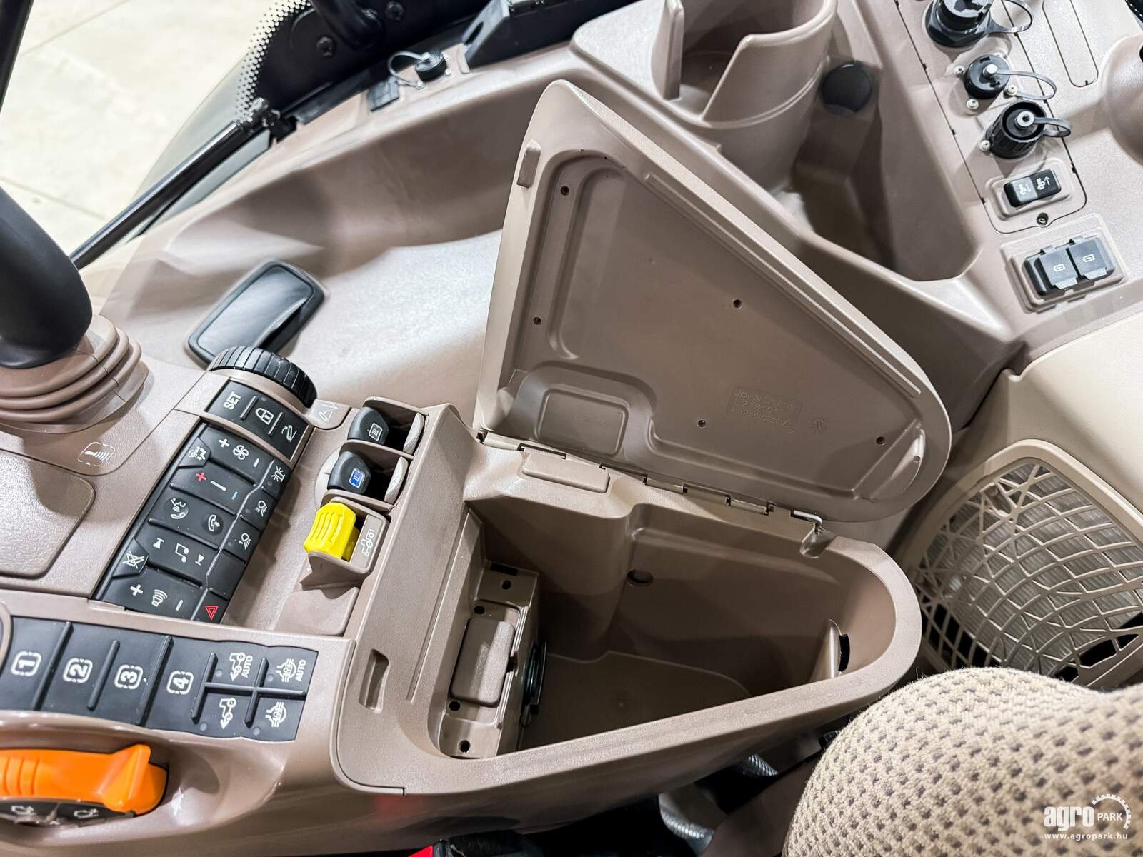 Traktor del tipo John Deere 6215R, Gebrauchtmaschine en Csengele (Imagen 21)