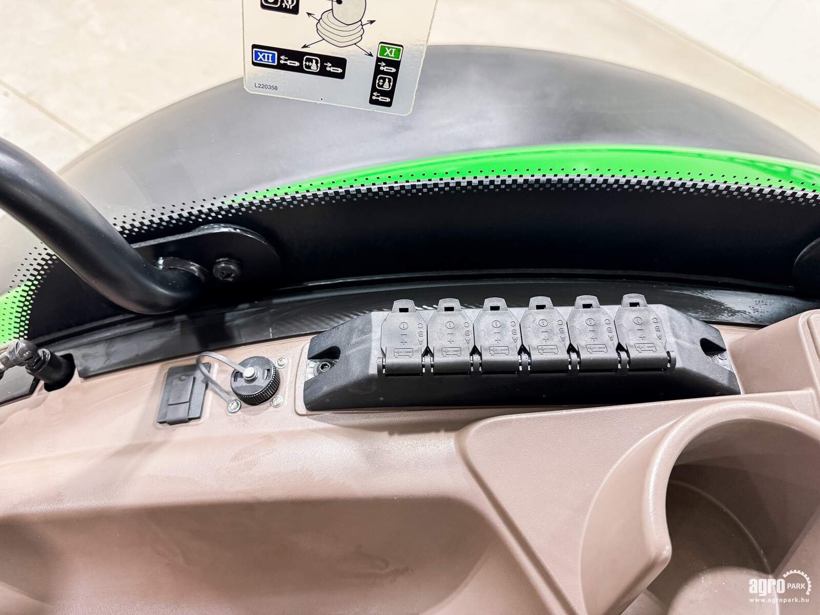 Traktor del tipo John Deere 6215R, Gebrauchtmaschine en Csengele (Imagen 23)