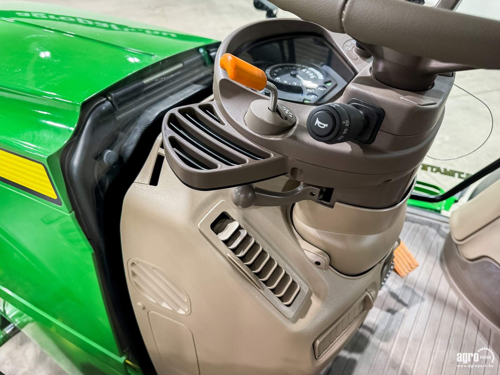 Traktor del tipo John Deere 6215R, Gebrauchtmaschine en Csengele (Imagen 27)