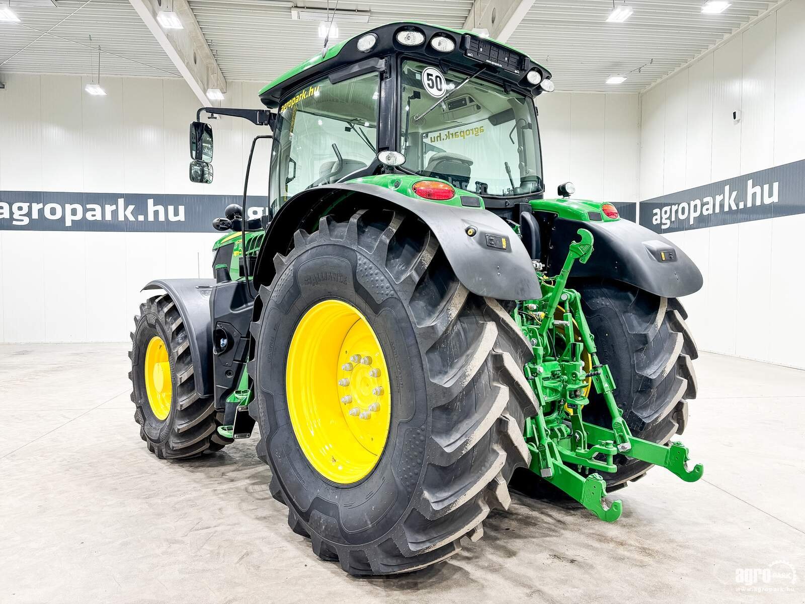 Traktor типа John Deere 6215R, Gebrauchtmaschine в Csengele (Фотография 4)