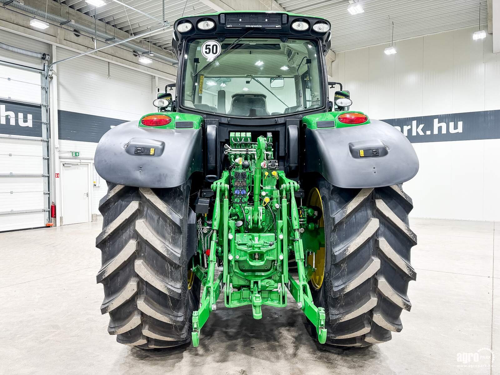 Traktor типа John Deere 6215R, Gebrauchtmaschine в Csengele (Фотография 5)