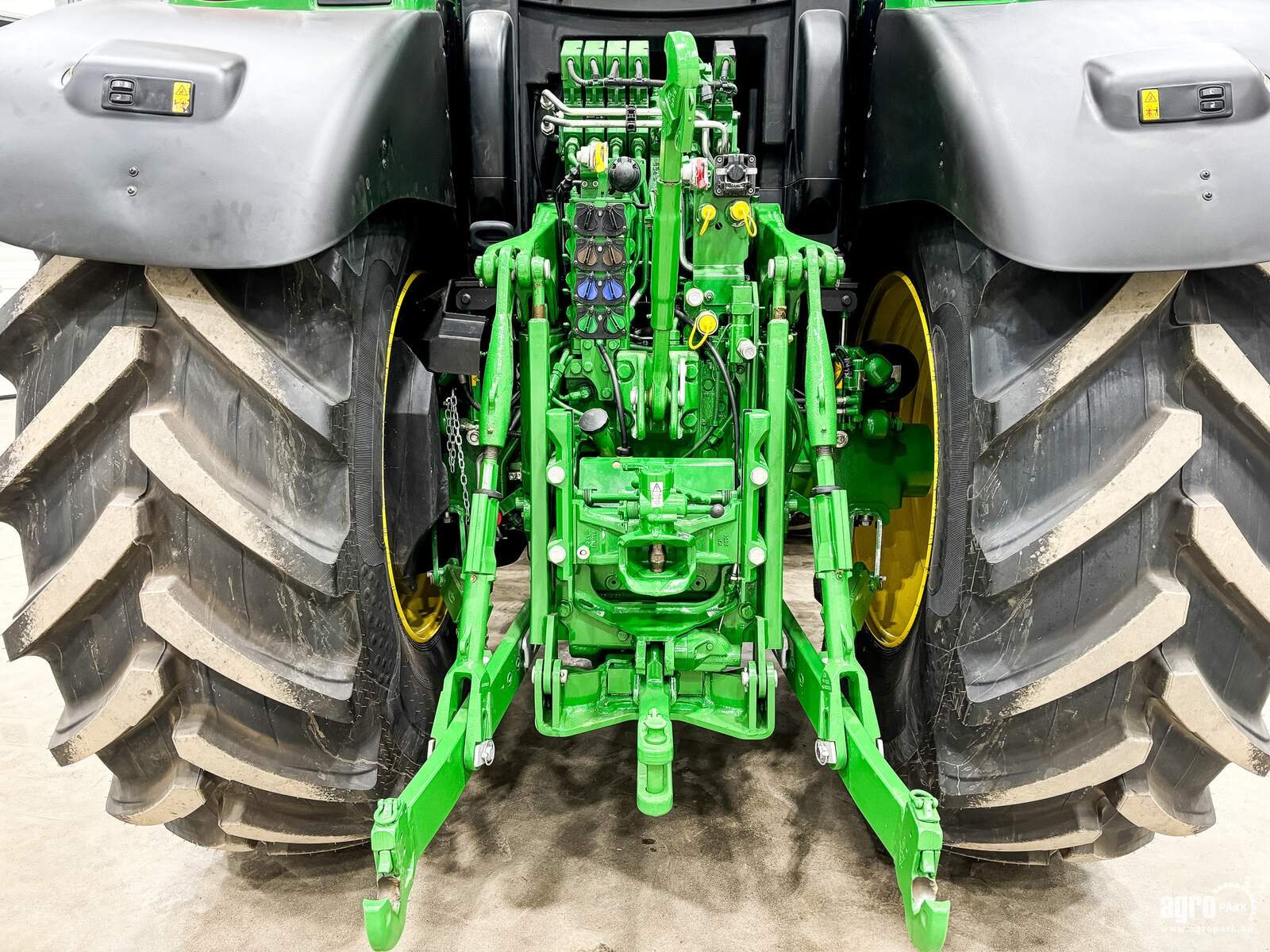 Traktor типа John Deere 6215R, Gebrauchtmaschine в Csengele (Фотография 7)