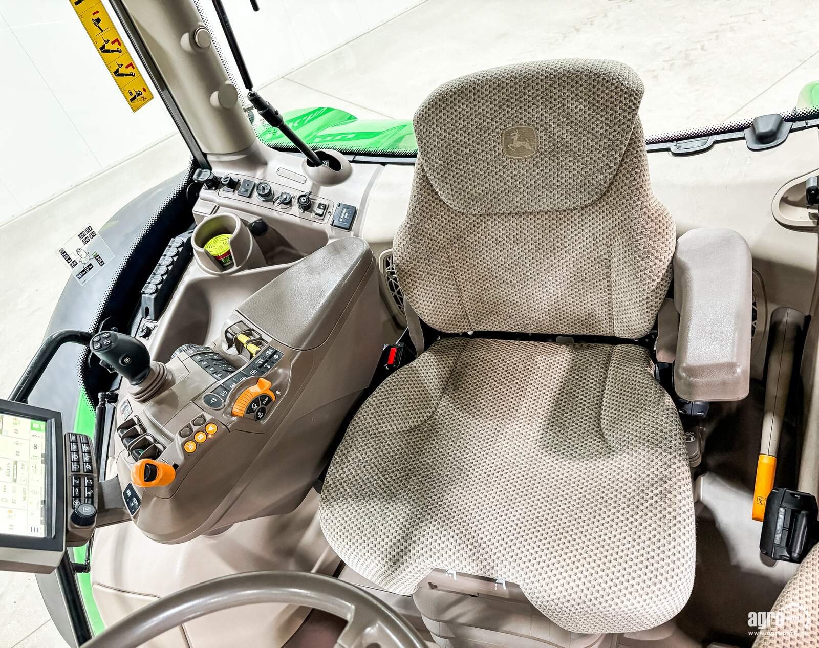 Traktor типа John Deere 6215R, Gebrauchtmaschine в Csengele (Фотография 11)