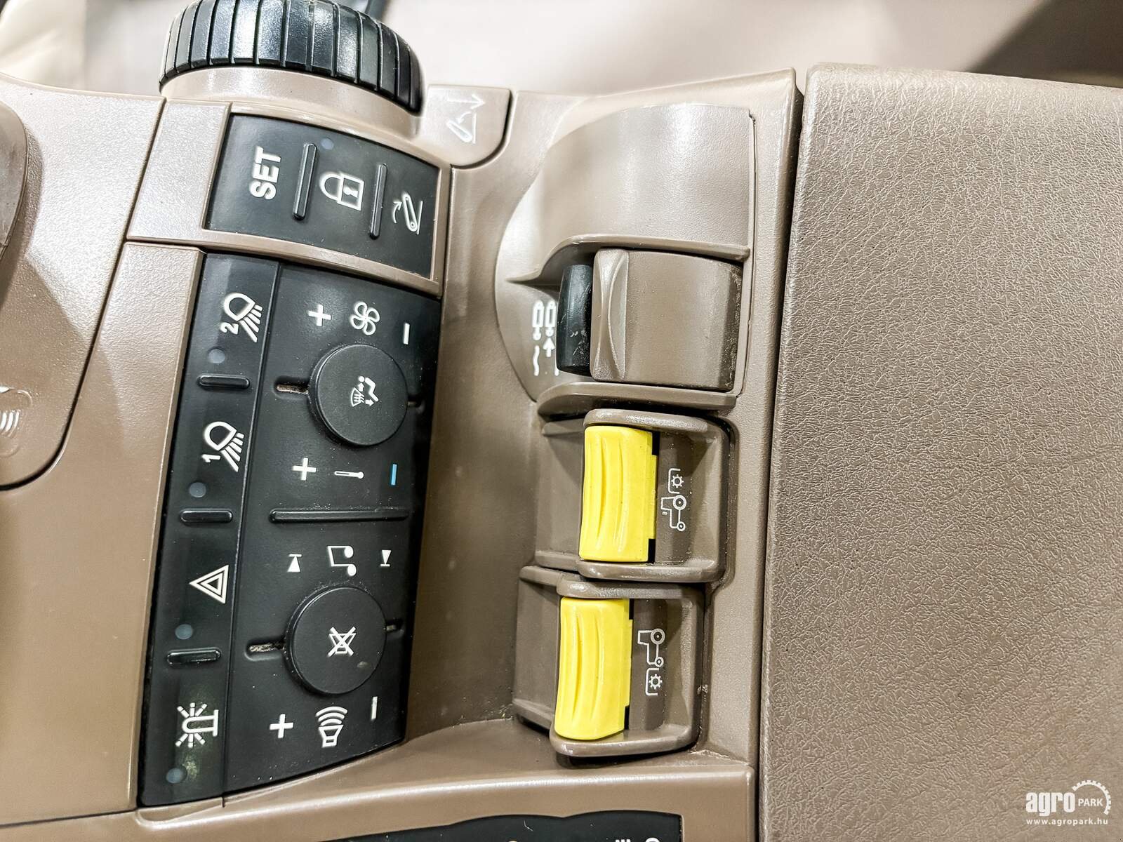 Traktor типа John Deere 6215R, Gebrauchtmaschine в Csengele (Фотография 15)