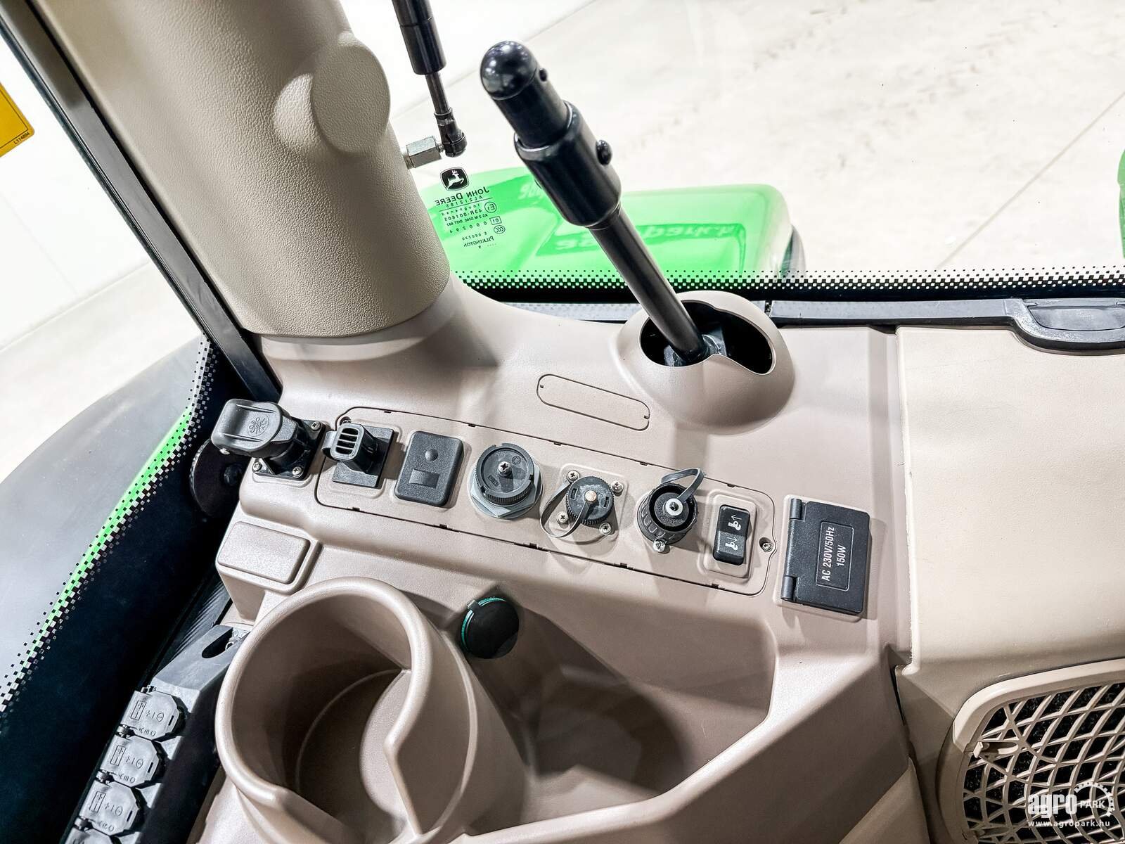 Traktor типа John Deere 6215R, Gebrauchtmaschine в Csengele (Фотография 20)