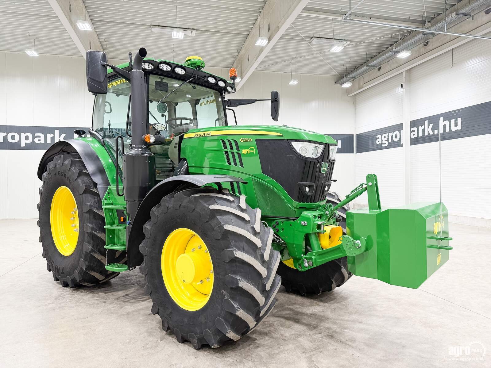 Traktor типа John Deere 6215R, Gebrauchtmaschine в Csengele (Фотография 2)