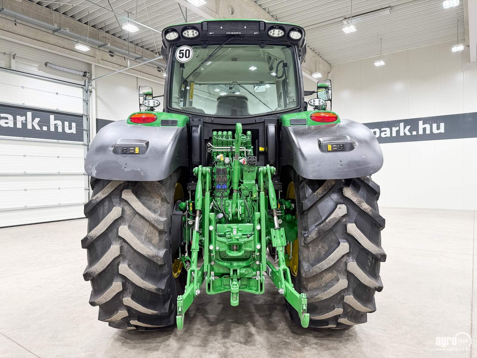 Traktor типа John Deere 6215R, Gebrauchtmaschine в Csengele (Фотография 5)