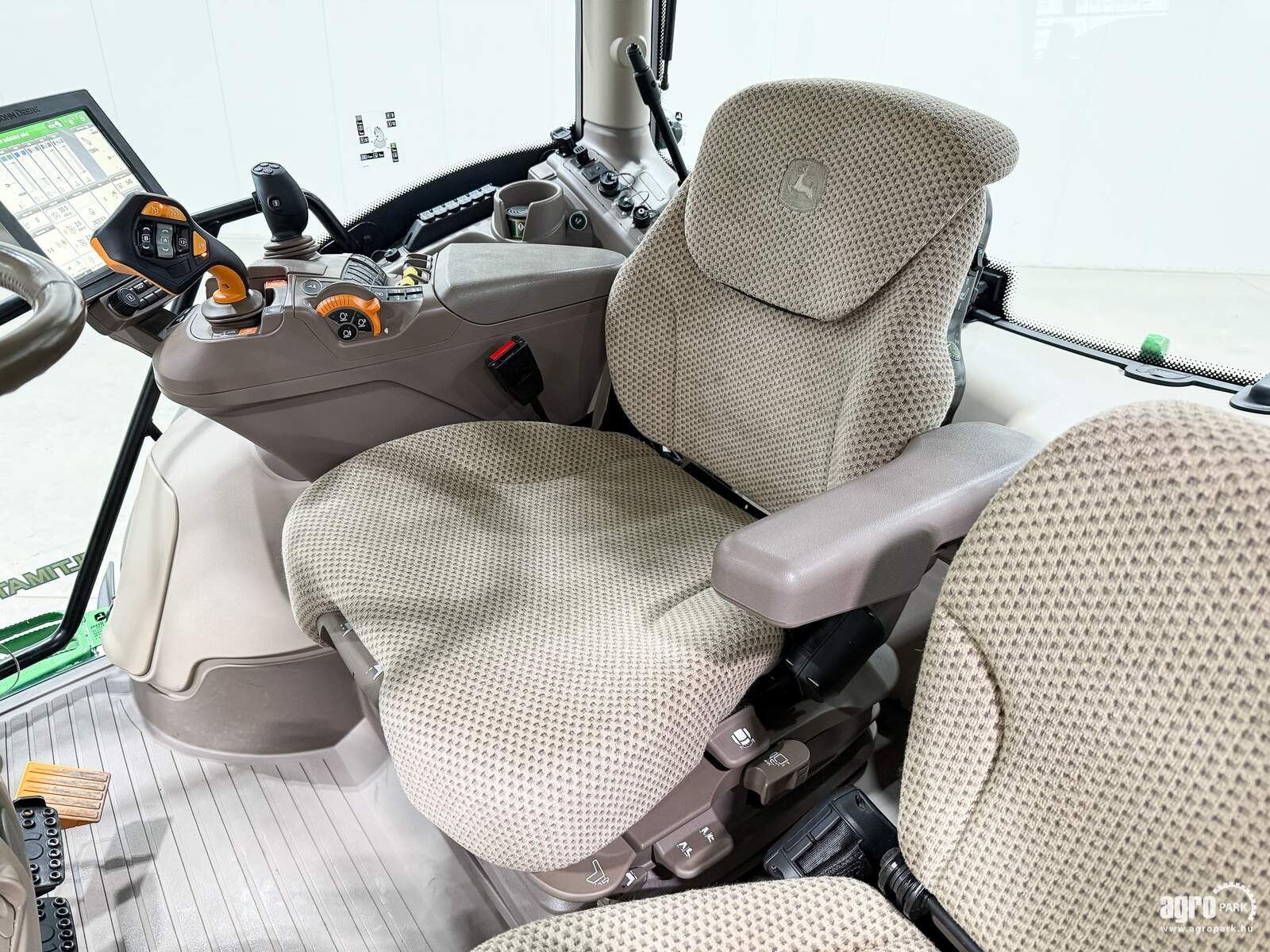 Traktor типа John Deere 6215R, Gebrauchtmaschine в Csengele (Фотография 12)