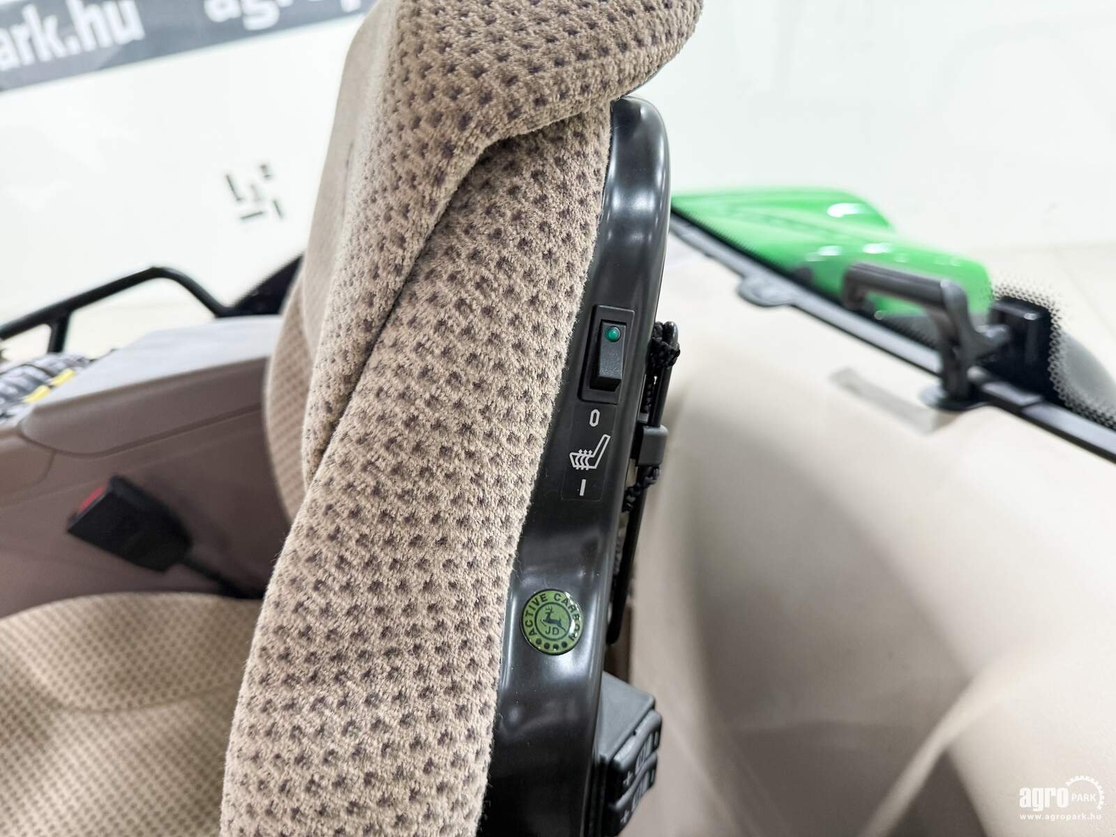 Traktor типа John Deere 6215R, Gebrauchtmaschine в Csengele (Фотография 13)