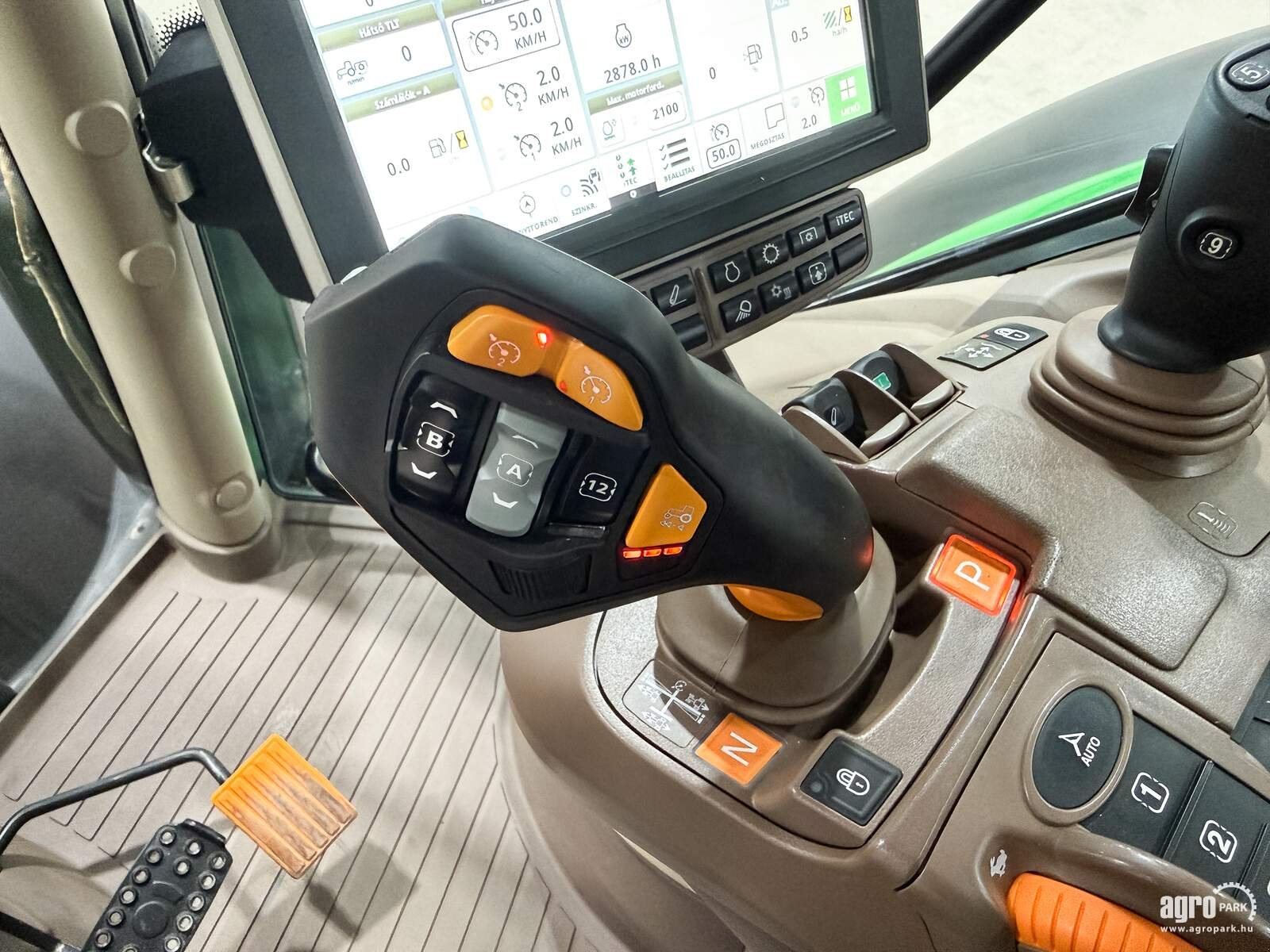 Traktor типа John Deere 6215R, Gebrauchtmaschine в Csengele (Фотография 15)