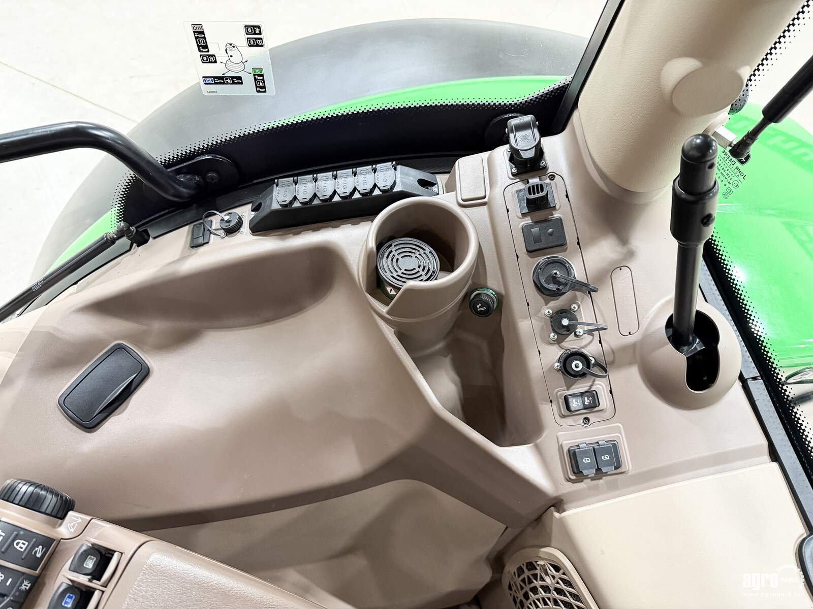 Traktor типа John Deere 6215R, Gebrauchtmaschine в Csengele (Фотография 20)