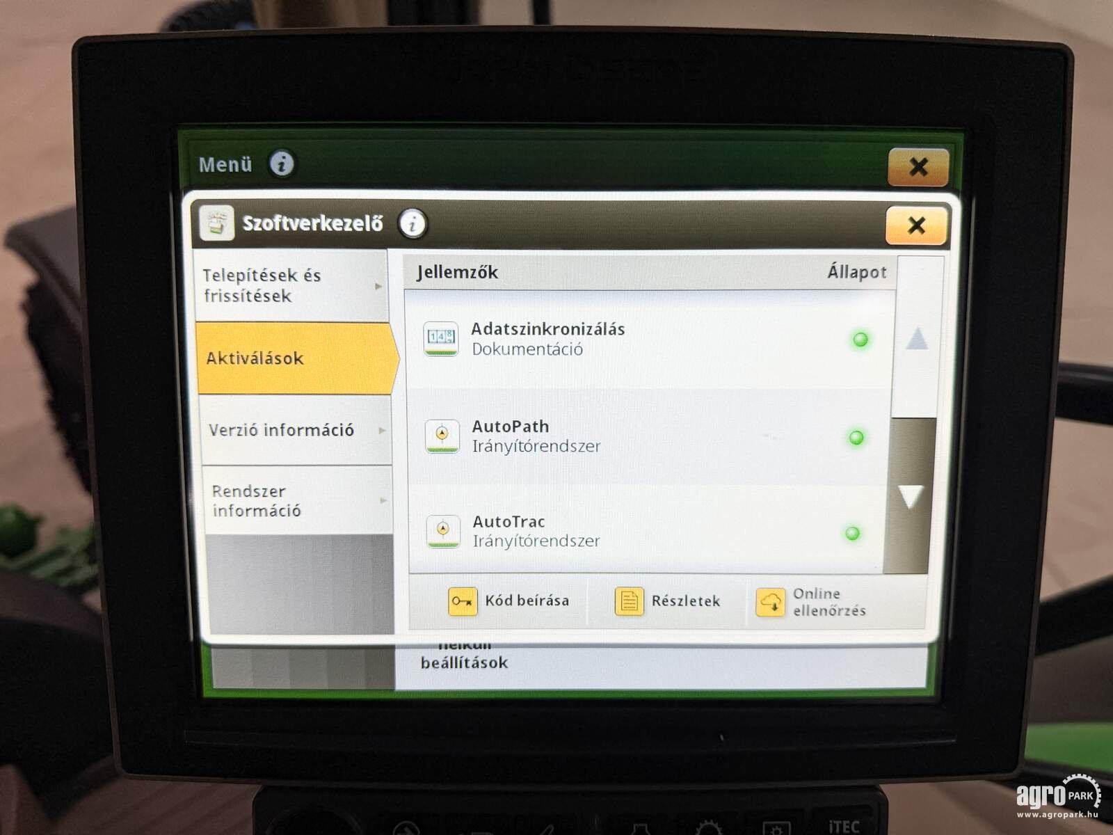 Traktor типа John Deere 6215R, Gebrauchtmaschine в Csengele (Фотография 24)