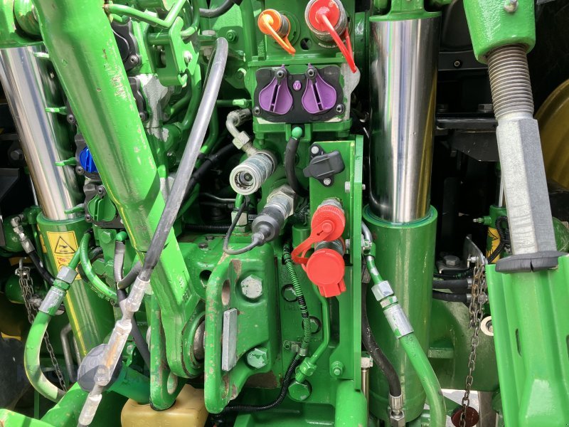 Traktor типа John Deere 6215R, Gebrauchtmaschine в Ravensburg (Фотография 8)