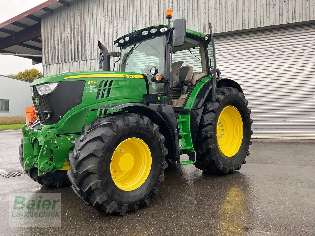 Traktor типа John Deere 6215R, Gebrauchtmaschine в OBERNDORF-HOCHMOESSINGEN (Фотография 2)