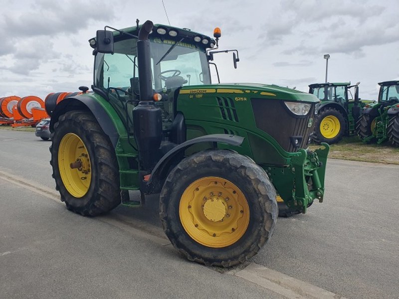 Traktor типа John Deere 6215R, Gebrauchtmaschine в PITHIVIERS Cedex (Фотография 2)