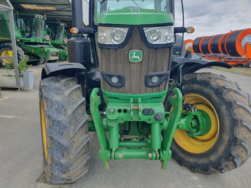 Traktor типа John Deere 6215R, Gebrauchtmaschine в PITHIVIERS Cedex (Фотография 8)