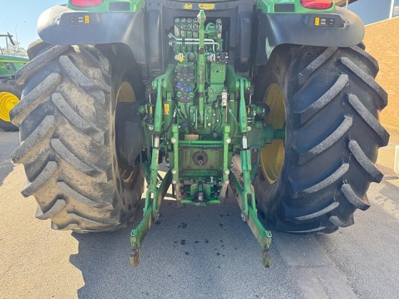 Traktor типа John Deere 6215R, Gebrauchtmaschine в PITHIVIERS Cedex (Фотография 8)