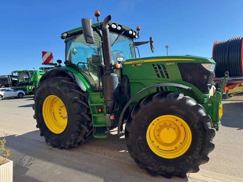 Traktor типа John Deere 6215R, Gebrauchtmaschine в PITHIVIERS Cedex (Фотография 2)