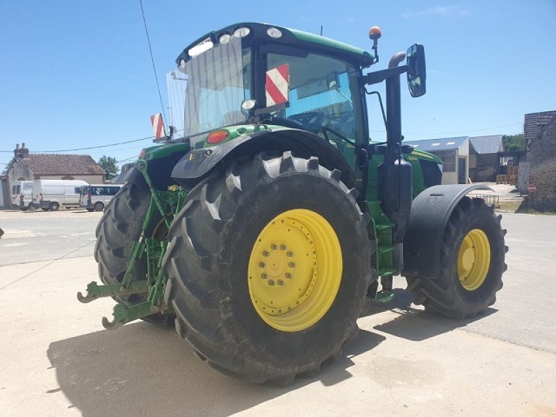 Traktor типа John Deere 6215R, Gebrauchtmaschine в PITHIVIERS Cedex (Фотография 2)
