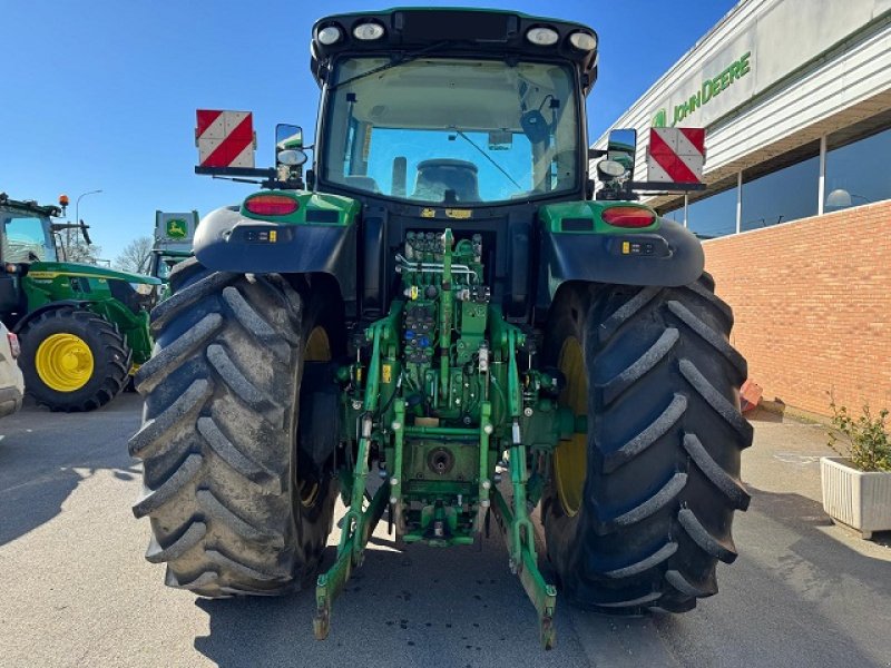 Traktor типа John Deere 6215R, Gebrauchtmaschine в PITHIVIERS Cedex (Фотография 7)