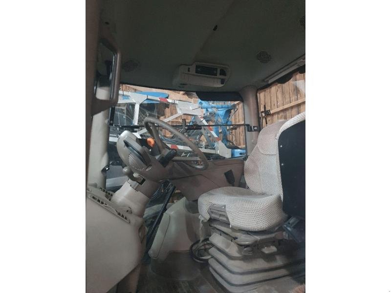 Traktor типа John Deere 6215R, Gebrauchtmaschine в PITHIVIERS Cedex (Фотография 4)