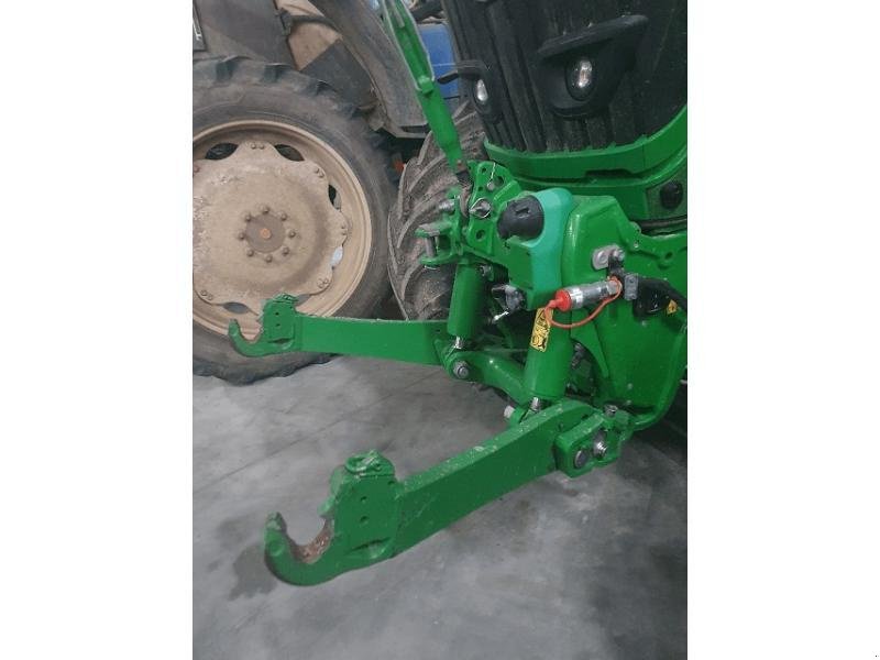 Traktor типа John Deere 6215R, Gebrauchtmaschine в PITHIVIERS Cedex (Фотография 6)