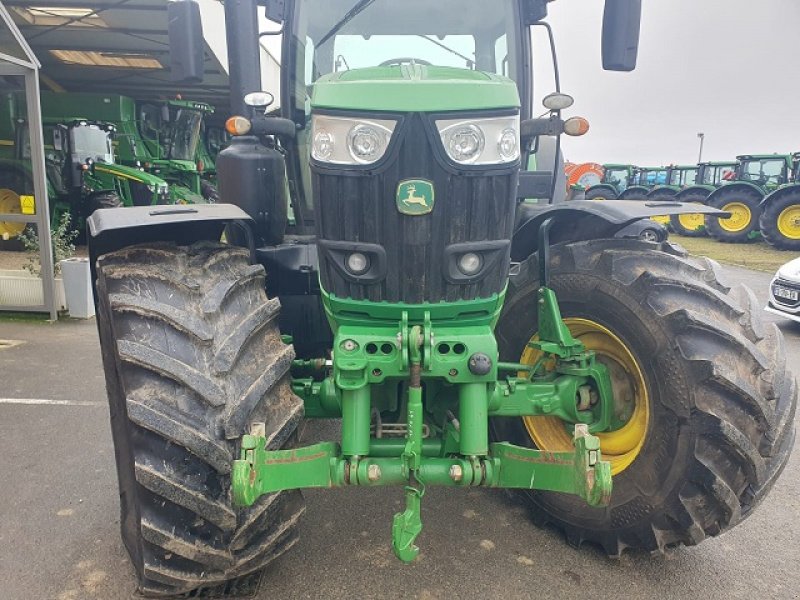 Traktor от тип John Deere 6215R, Gebrauchtmaschine в PITHIVIERS Cedex (Снимка 7)