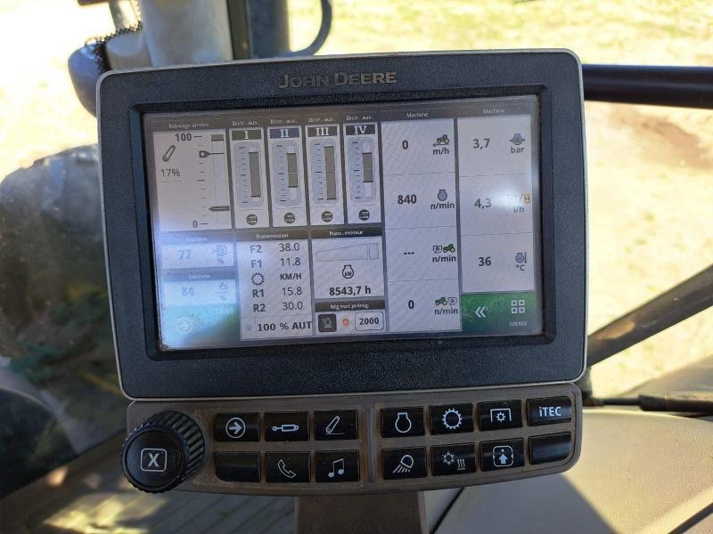 Traktor типа John Deere 6215R, Gebrauchtmaschine в VERDUN (Фотография 11)