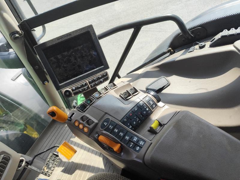 Traktor типа John Deere 6215R, Gebrauchtmaschine в SAINT GENEST D'AMBIERE (Фотография 10)