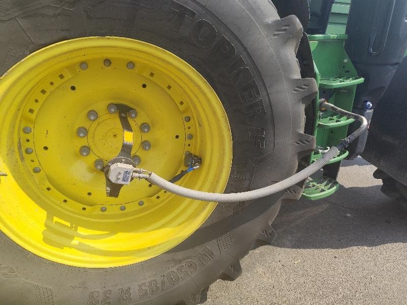 Traktor типа John Deere 6215R, Gebrauchtmaschine в SAINT GENEST D'AMBIERE (Фотография 11)