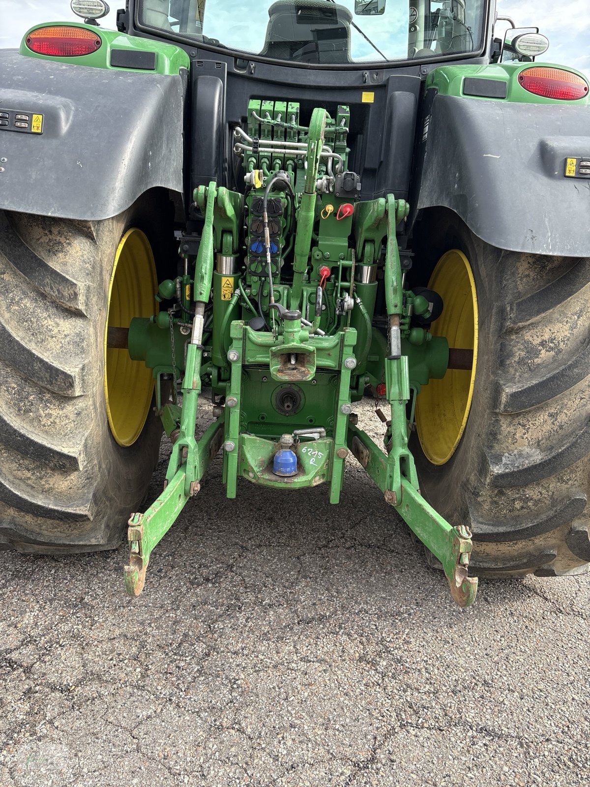 Traktor des Typs John Deere 6215R, Gebrauchtmaschine in Bad Kötzting (Bild 5)
