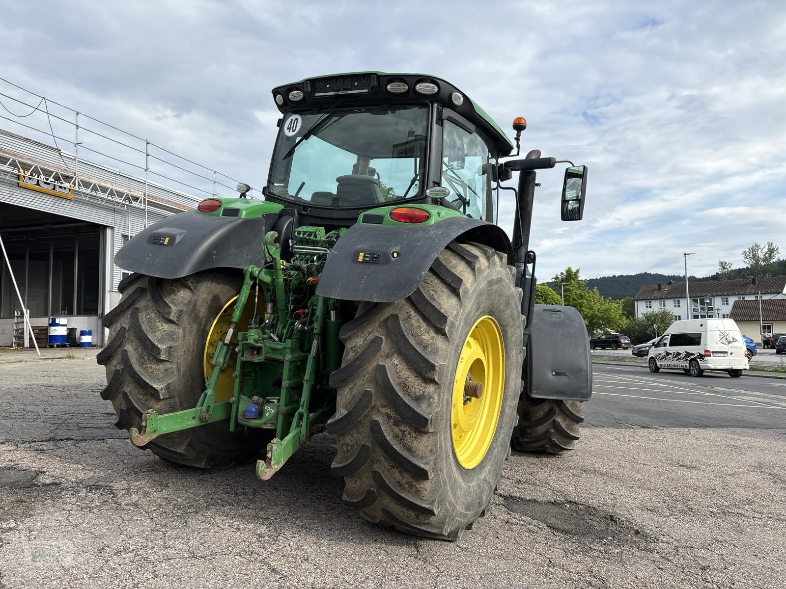 Traktor des Typs John Deere 6215R, Gebrauchtmaschine in Bad Kötzting (Bild 8)