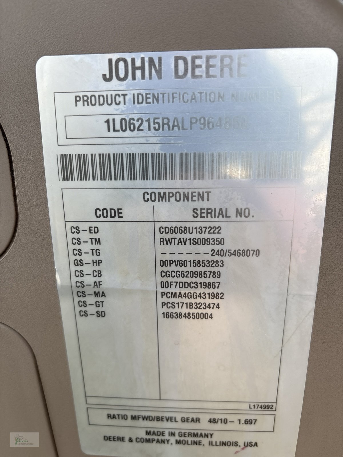 Traktor des Typs John Deere 6215R, Gebrauchtmaschine in Bad Kötzting (Bild 9)