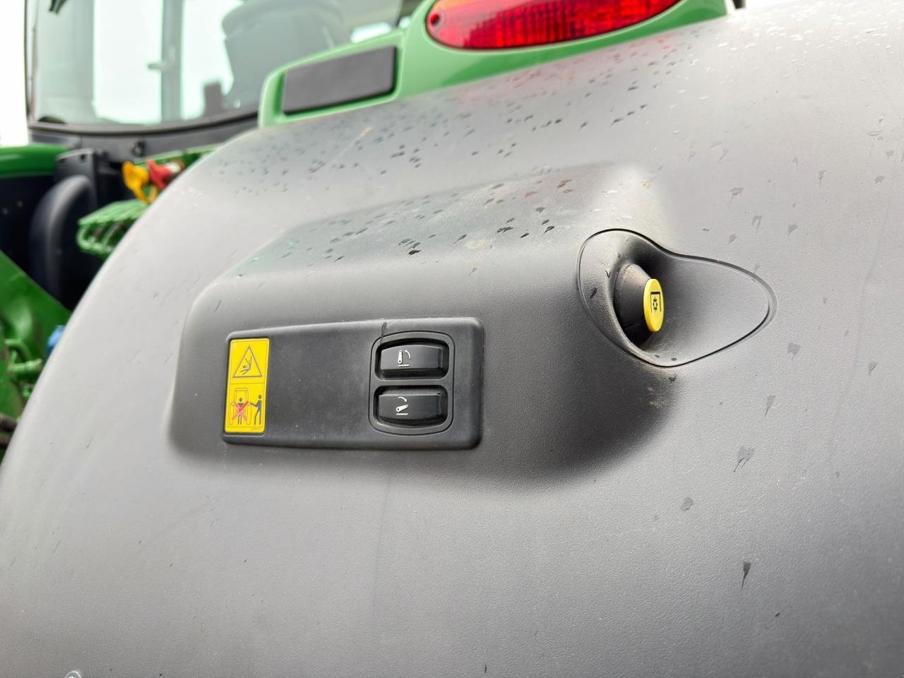 Traktor des Typs John Deere 6215R, Gebrauchtmaschine in Næstved (Bild 9)