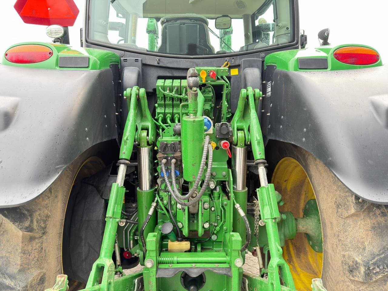 Traktor des Typs John Deere 6215R, Gebrauchtmaschine in Næstved (Bild 8)
