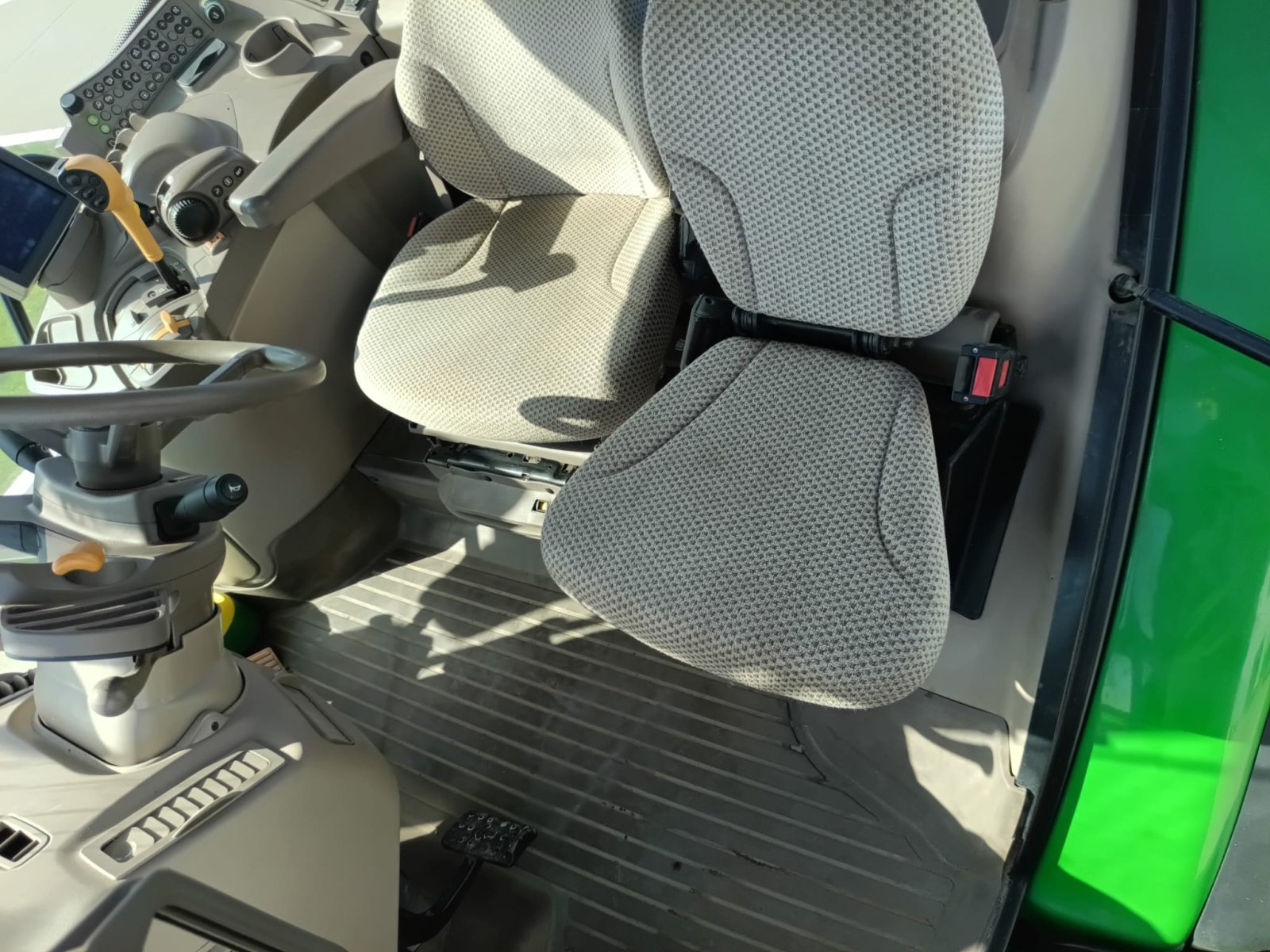 Traktor typu John Deere 6215R, Gebrauchtmaschine w Orţişoara (Zdjęcie 8)