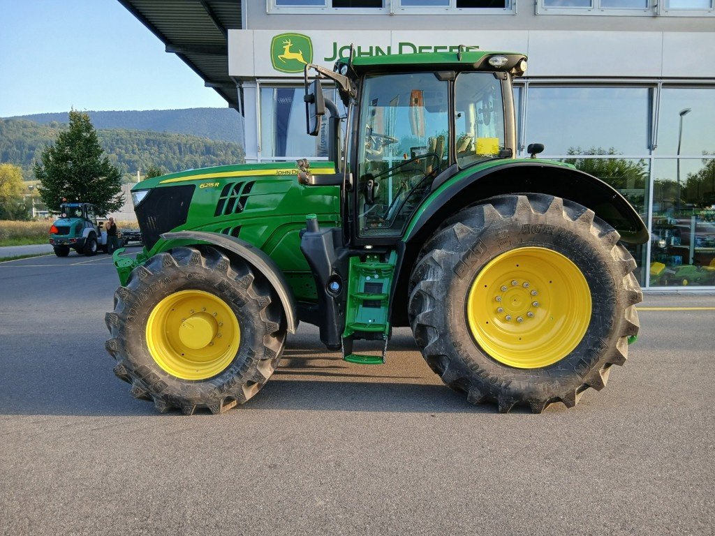 Traktor типа John Deere 6215R, Gebrauchtmaschine в Lengnau (Фотография 4)