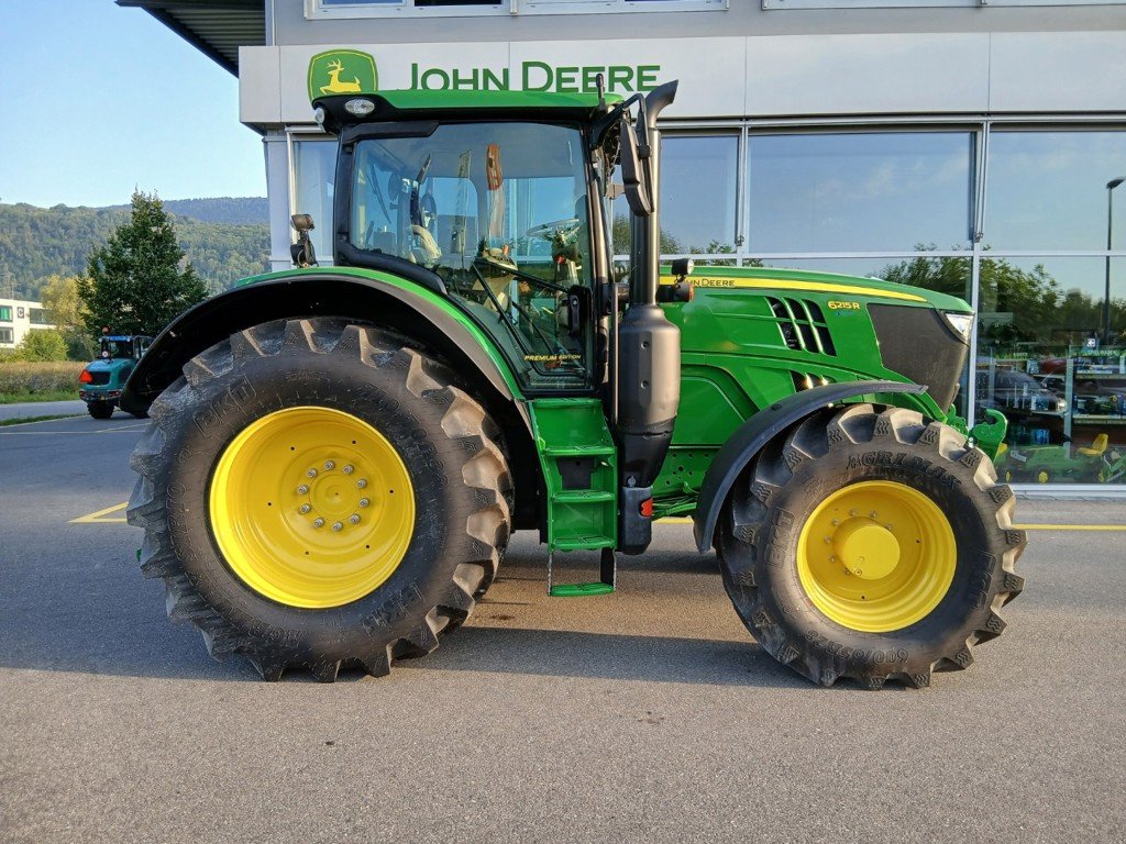 Traktor типа John Deere 6215R, Gebrauchtmaschine в Lengnau (Фотография 5)