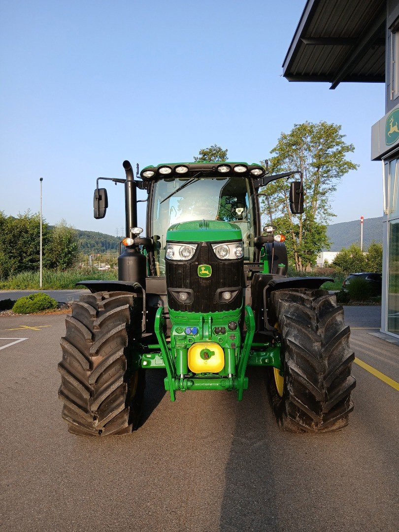 Traktor типа John Deere 6215R, Gebrauchtmaschine в Lengnau (Фотография 7)