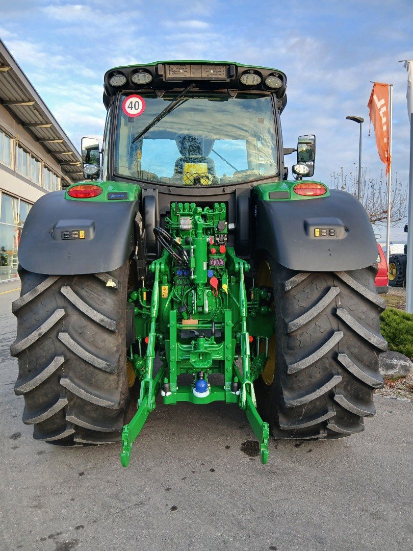 Traktor des Typs John Deere 6215R, Gebrauchtmaschine in Lengnau (Bild 4)