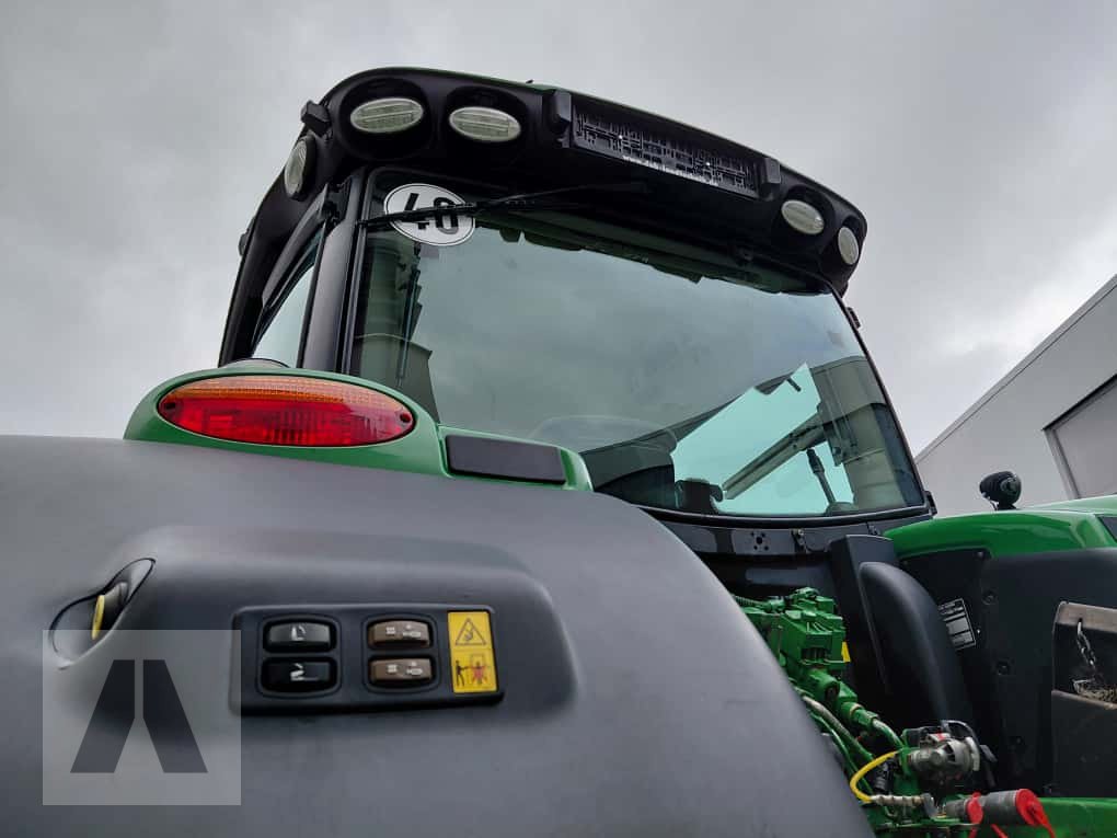 Traktor типа John Deere 6215R, Gebrauchtmaschine в Regensburg (Фотография 8)