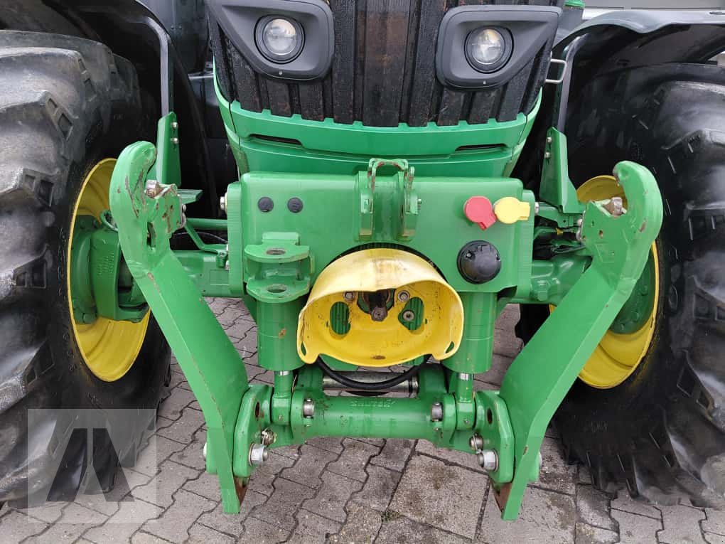 Traktor типа John Deere 6215R, Gebrauchtmaschine в Regensburg (Фотография 9)
