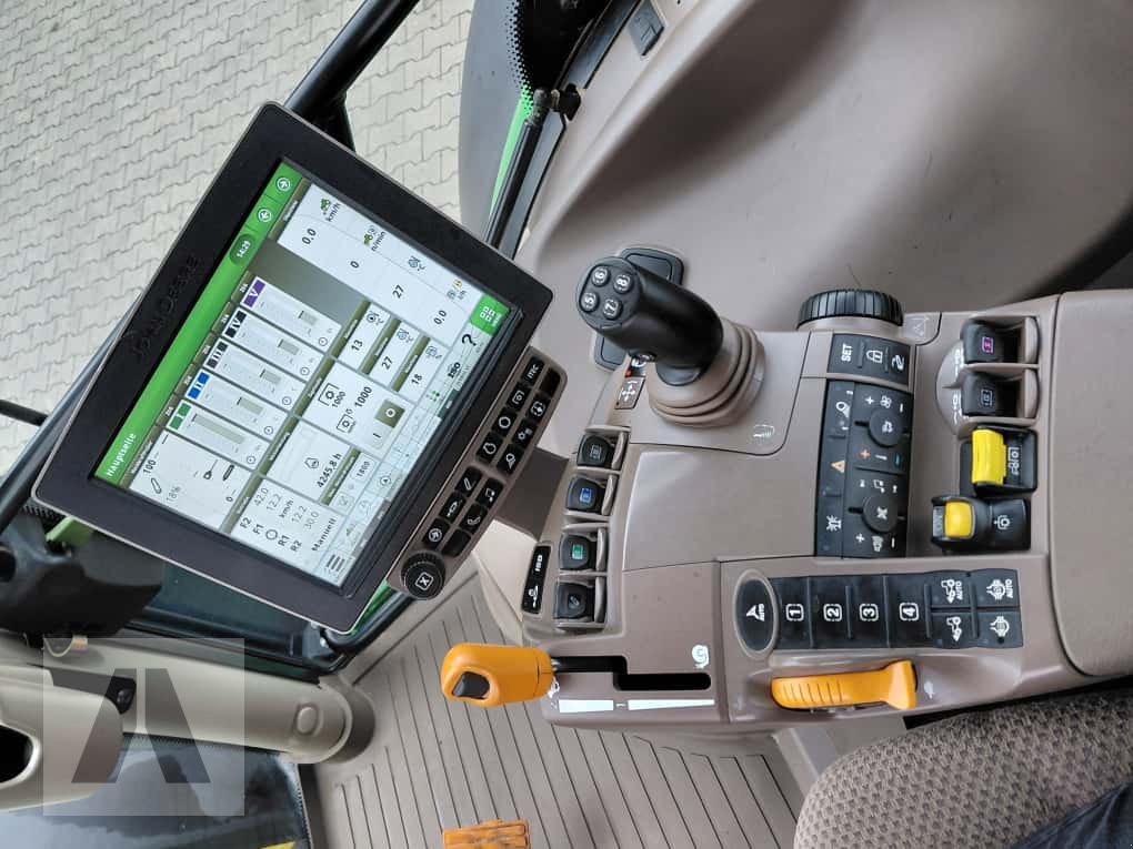 Traktor типа John Deere 6215R, Gebrauchtmaschine в Regensburg (Фотография 13)