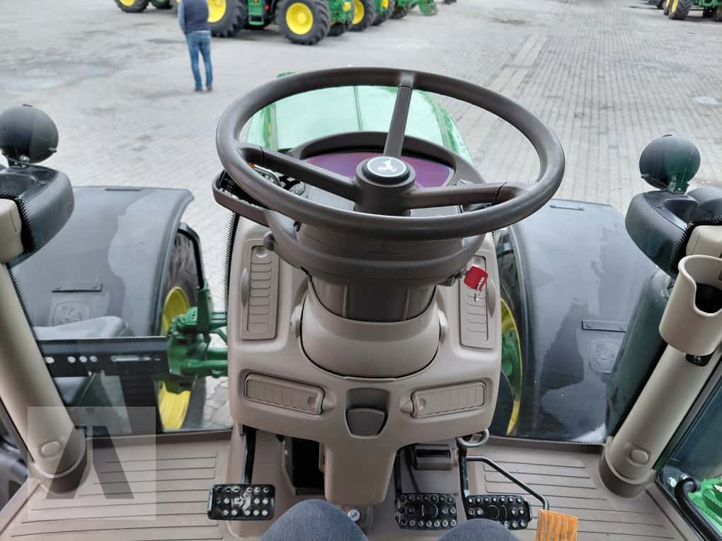 Traktor типа John Deere 6215R, Gebrauchtmaschine в Regensburg (Фотография 16)