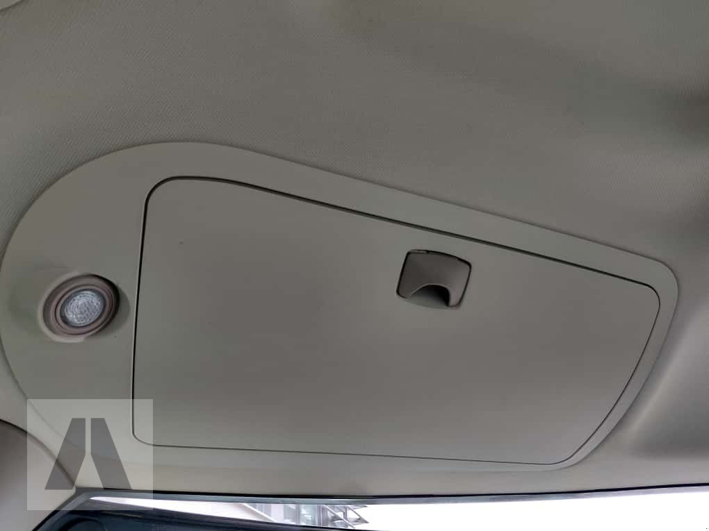 Traktor типа John Deere 6215R, Gebrauchtmaschine в Regensburg (Фотография 18)