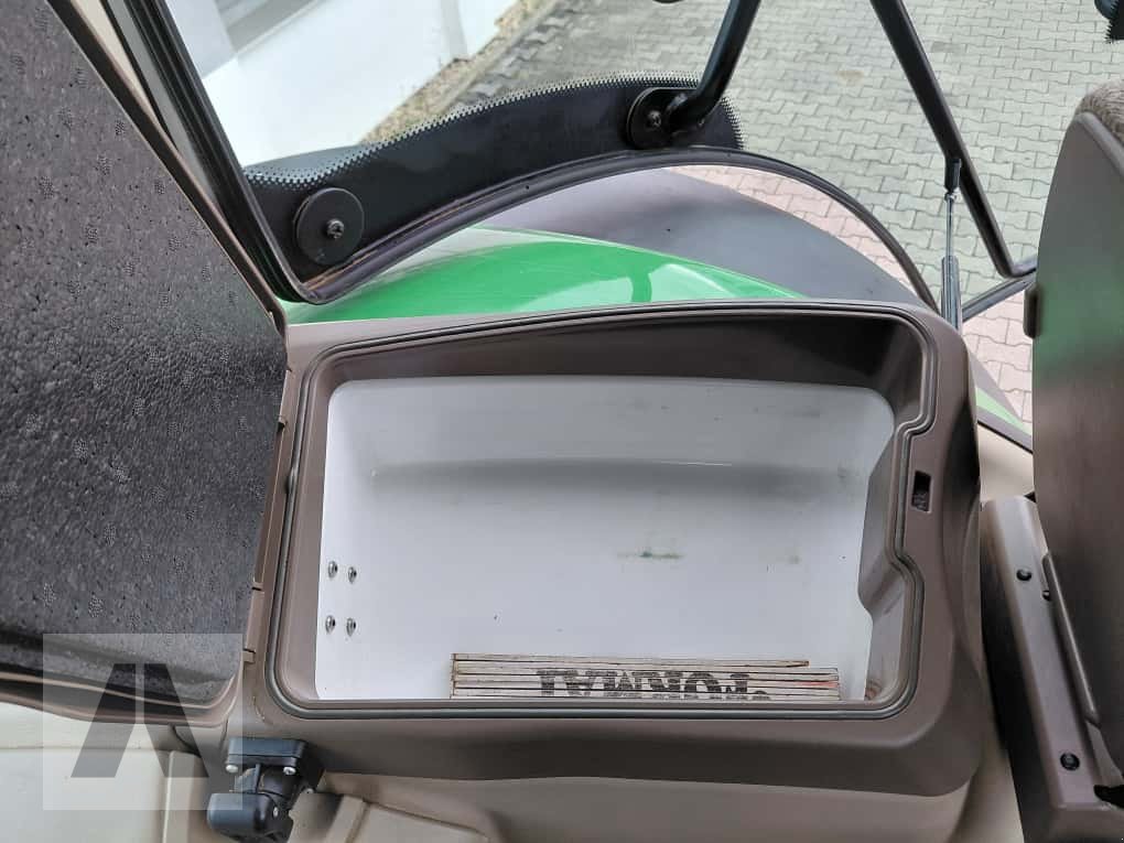 Traktor типа John Deere 6215R, Gebrauchtmaschine в Regensburg (Фотография 22)