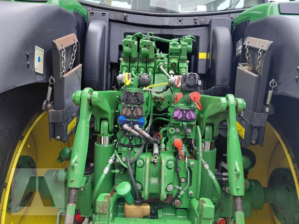 Traktor типа John Deere 6215R, Gebrauchtmaschine в Regensburg (Фотография 10)