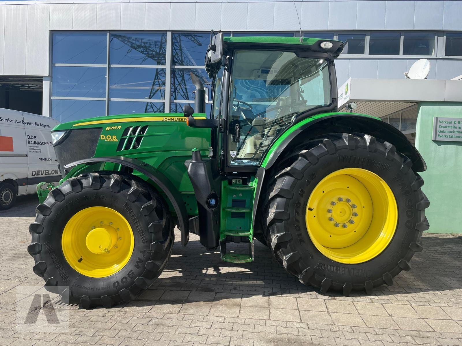 Traktor типа John Deere 6215R, Gebrauchtmaschine в Regensburg (Фотография 3)